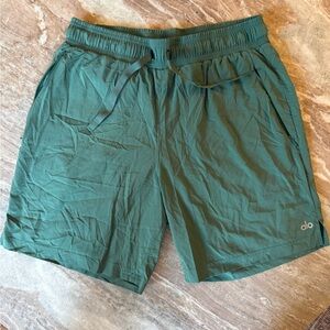 ALO Yoga Men's Green Lined Athletic Shorts